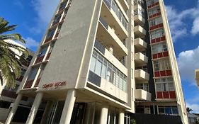 Modern Rooms Available Close To The Beach In Humewood